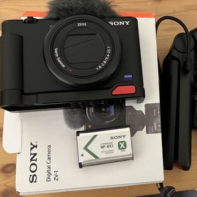 喜ばれる誕生日プレゼント SONY Zv-1とおまけ - コンパクトデジタル