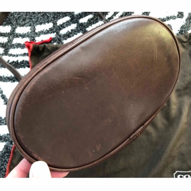 COACH(コーチ)のUSA製 オールドコーチ 品番 4151 ブラウン ショルダーバッグ 巾着レザー レディースのバッグ(ショルダーバッグ)の商品写真
