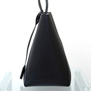 LOUIS VUITTON - 【新品未使用】ロックミー カバ トートバッグ LOUIS VUITTON - 【新品未使用】ロックミー カバ トートバッグ