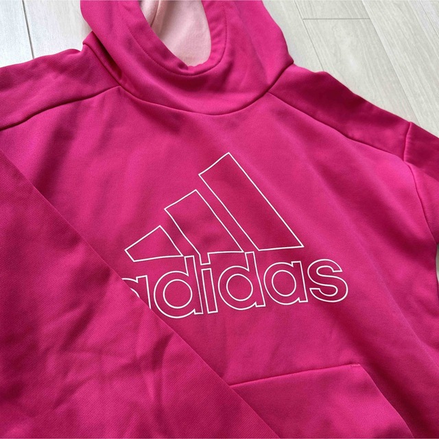 adidas(アディダス)のadidas フード付きパーカー150センチ キッズ/ベビー/マタニティのキッズ服女の子用(90cm~)(ジャケット/上着)の商品写真