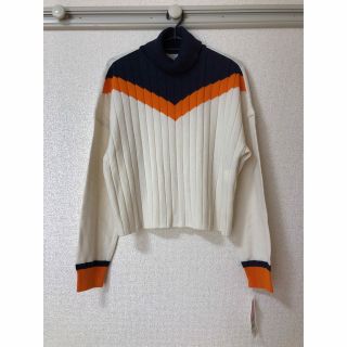 新品タグ付き yueni ユエニ ハイネック ニット セーター(ニット/セーター)