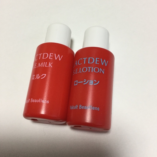 Yakult(ヤクルト)のYakult LACTDEW ローション ミルク 各10ml コスメ/美容のキット/セット(サンプル/トライアルキット)の商品写真