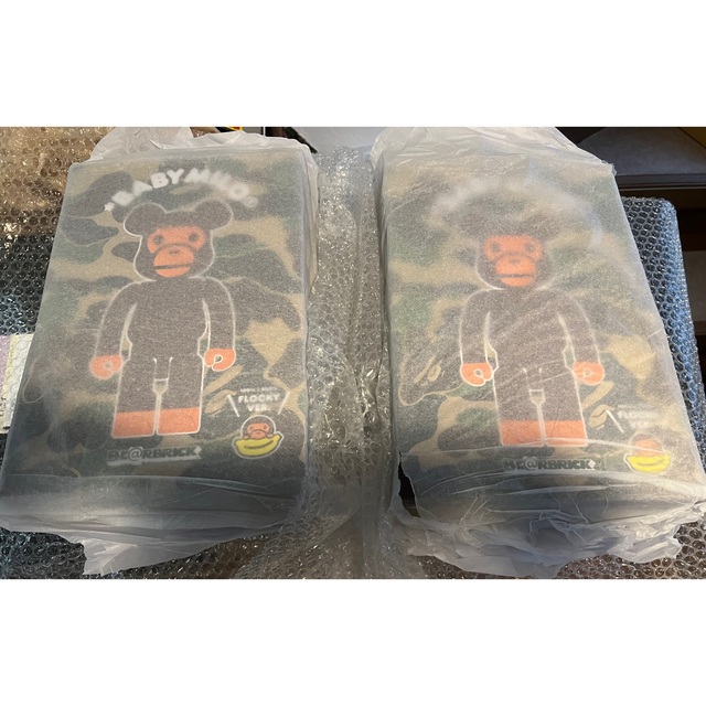 BE@RBRICK(ベアブリック)のBE@RBRICK BAPE MILO Flocky 100％ & 400％  エンタメ/ホビーのフィギュア(その他)の商品写真