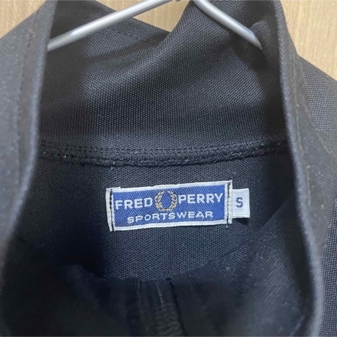 FRED PERRY(フレッドペリー)の【即日発送】FRED PERRY トラックジャケット  メンズのトップス(ジャージ)の商品写真