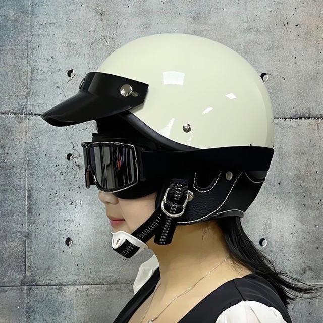 アイボリーハーフヘルメット アイボリーバイクヘルメット軽い人気半ヘル半キャップ 自動車/バイクのバイク(ヘルメット/シールド)の商品写真