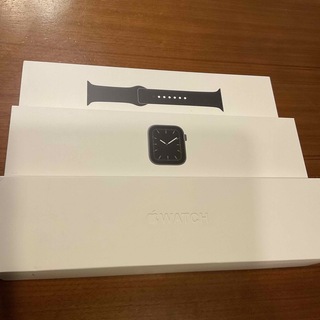 アップルウォッチ(Apple Watch)の【美品】Apple Watch Series5[44mm GPS]グレーアルミ(腕時計(デジタル))