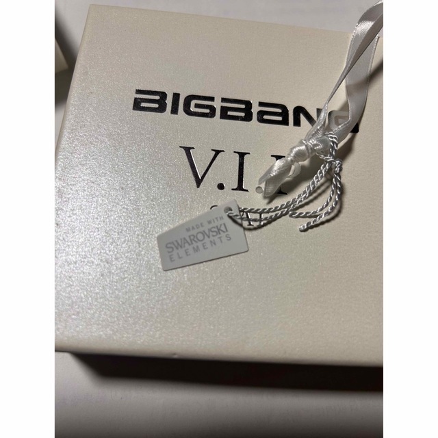 SWAROVSKI(スワロフスキー)のBIGBANG V.I.Pシート限定 スワロフスキーネックレス エンタメ/ホビーのCD(K-POP/アジア)の商品写真