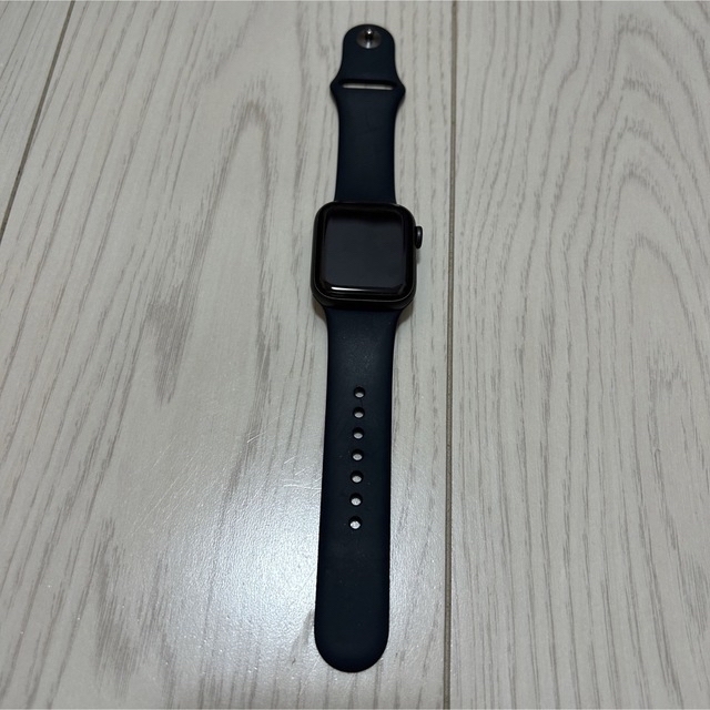 Apple(アップル)の Apple Watch SE(GPSモデル) 40mmスペースグレイ レディースのファッション小物(腕時計)の商品写真