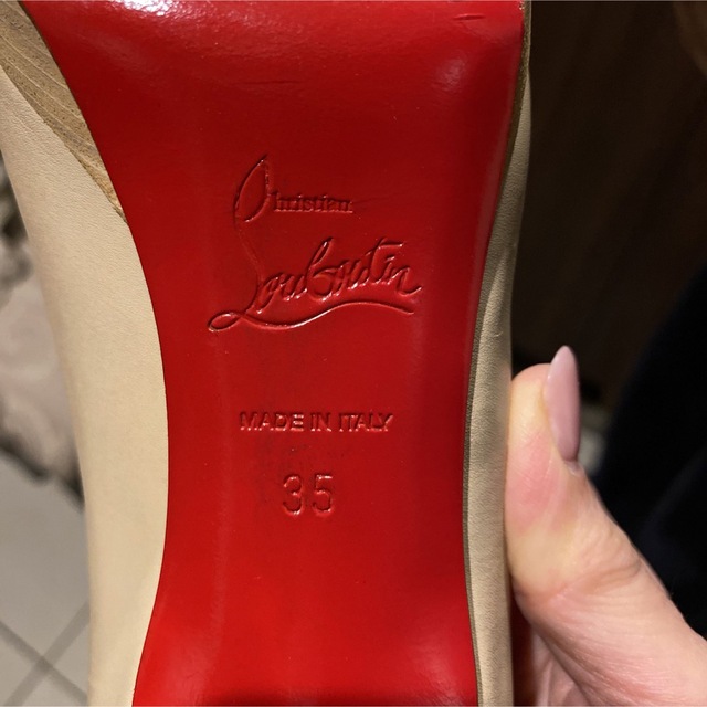 Christian Louboutin(クリスチャンルブタン)のルブタン　ベージュパンプス レディースの靴/シューズ(ハイヒール/パンプス)の商品写真