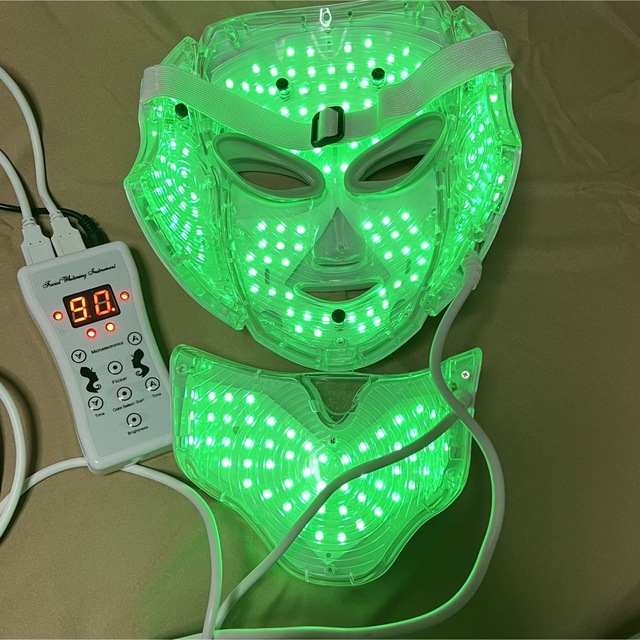LED 美顔器　7色ライト　アンチエイジング　ニキビ スマホ/家電/カメラの美容/健康(フェイスケア/美顔器)の商品写真