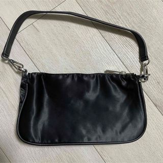 ザラ(ZARA)のZARA ザラ ハンドバッグ フラップバッグ サテン シンプル ブラック(ハンドバッグ)