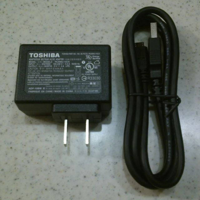 東芝(トウシバ)の東芝 ACアダプター Micro USB電源ケーブル付き PAACA038 スマホ/家電/カメラのPC/タブレット(その他)の商品写真