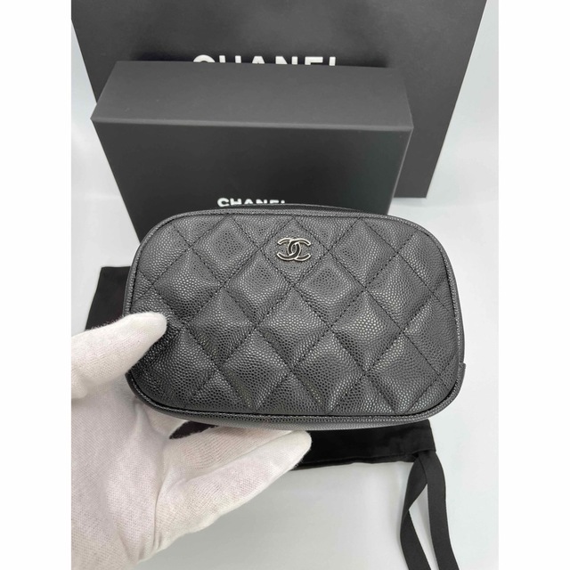 CHANEL(シャネル)の定番人気 入手困難品 シャネル メイクポーチ 小物入れ CHANEL レディースのファッション小物(ポーチ)の商品写真