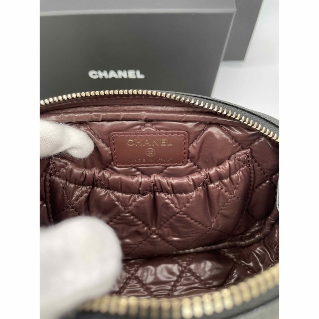 CHANEL(シャネル)の定番人気 入手困難品 シャネル メイクポーチ 小物入れ CHANEL レディースのファッション小物(ポーチ)の商品写真