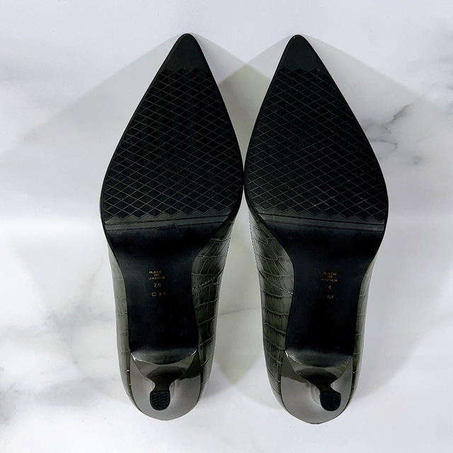 DIANA(ダイアナ)の【新品未使用】DIANA クロコ型押し ポインテッドパンプス グレー 24.0 レディースの靴/シューズ(ハイヒール/パンプス)の商品写真