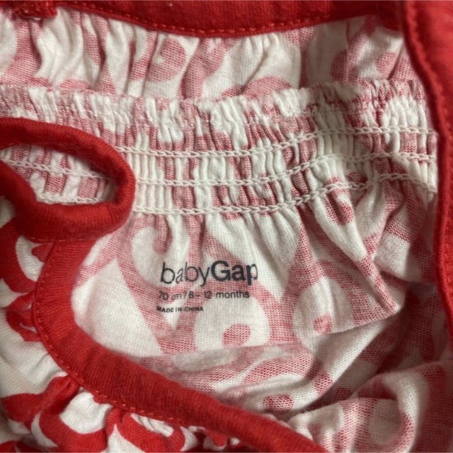 babyGAP(ベビーギャップ)のbaby gap 70キャミソール　赤　ハート キッズ/ベビー/マタニティのベビー服(~85cm)(タンクトップ/キャミソール)の商品写真