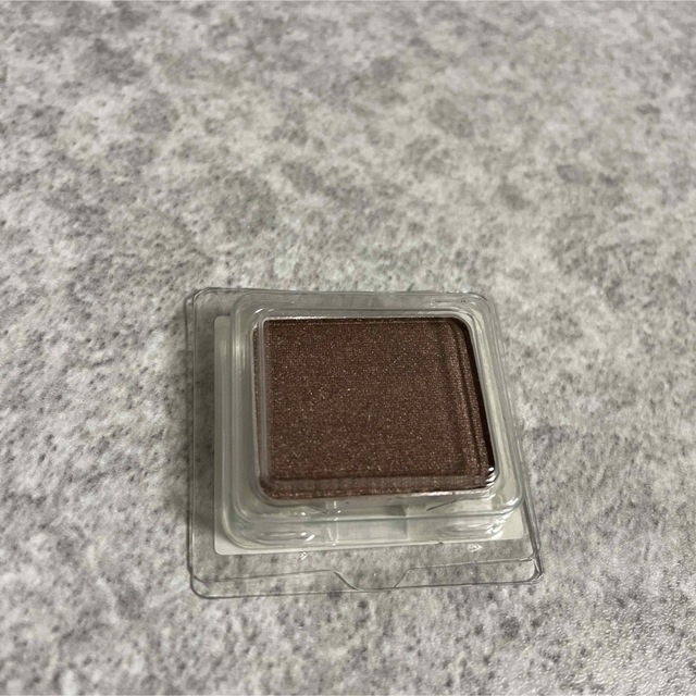 shu uemura(シュウウエムラ)のShu uemura アイシャドー  ME medium brown 883 コスメ/美容のベースメイク/化粧品(アイシャドウ)の商品写真