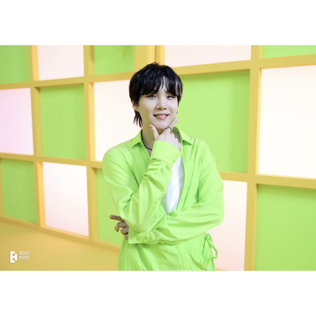 防弾少年団(BTS)(ボウダンショウネンダン)のBTS L判写真 SUGA No.336-3 エンタメ/ホビーのタレントグッズ(アイドルグッズ)の商品写真