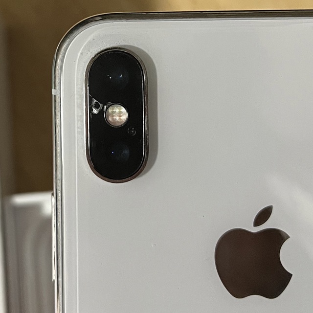 iPhone(アイフォーン)のApple iPhone X 256GB シルバー MQC22J/A スマホ/家電/カメラのスマートフォン/携帯電話(スマートフォン本体)の商品写真