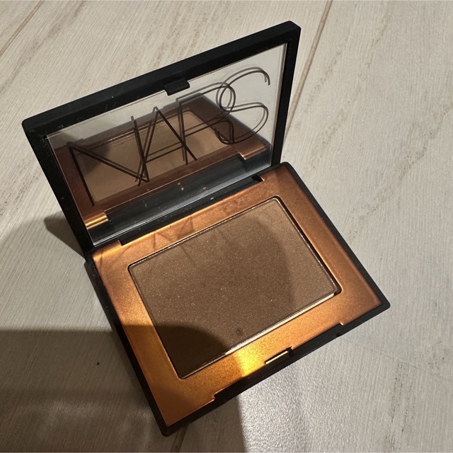 NARS(ナーズ)のナーズ　ブロンズパウダー コスメ/美容のベースメイク/化粧品(フェイスカラー)の商品写真