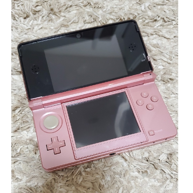 ニンテンドー3DS(ニンテンドー3DS)のNintendo 3DS ミスティピンク 充電器付き エンタメ/ホビーのゲームソフト/ゲーム機本体(携帯用ゲーム機本体)の商品写真