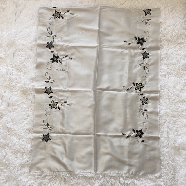 新品 TANILAG タニラグ シルク100% 大判ストール グレー×黒 刺繍 国内