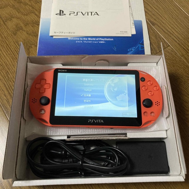 PlayStation Vita(プレイステーションヴィータ)のSONY PlayStationVITA 本体  PCH-2000 ZA24 エンタメ/ホビーのゲームソフト/ゲーム機本体(携帯用ゲーム機本体)の商品写真