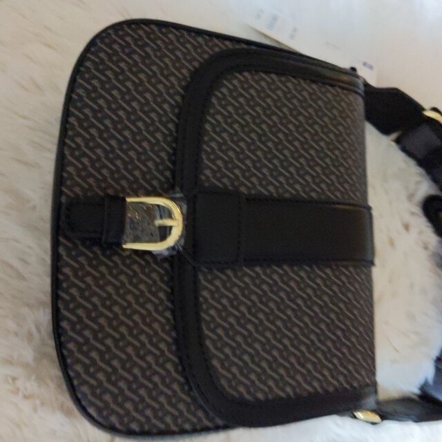 GU(ジーユー)のGUショルダーバッグ/ブラック/未使用/完売商品 レディースのバッグ(ショルダーバッグ)の商品写真