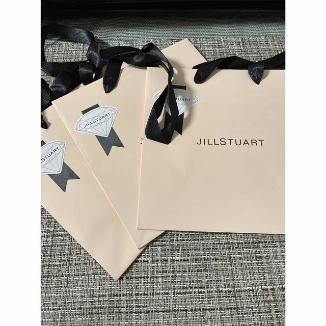 JILLSTUART(ジルスチュアート)のジルスチュアート　ショッパー3枚セット　紙袋　ピンク　プレゼントにも！ レディースのバッグ(ショップ袋)の商品写真