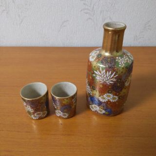 841 九谷焼　酒器セット　徳利4客　猪口10客　金彩