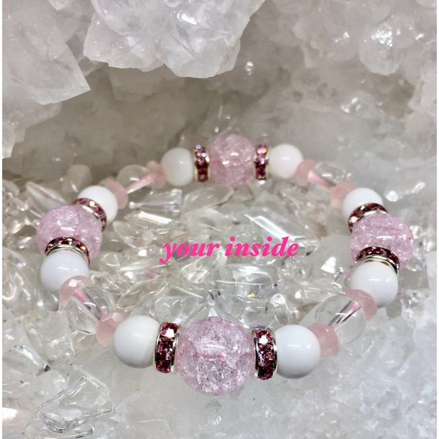 ピンク爆裂水晶 ホワイトオニキス 天然石ブレスレット レディースのアクセサリー(ブレスレット/バングル)の商品写真
