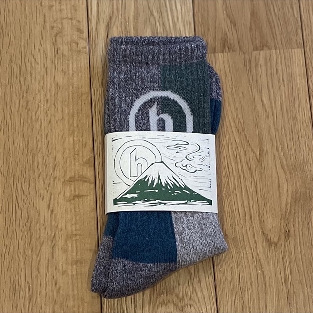 希少‼️ HIDDEN Patchwork Socks 灰/青 新品 メンズのレッグウェア(ソックス)の商品写真