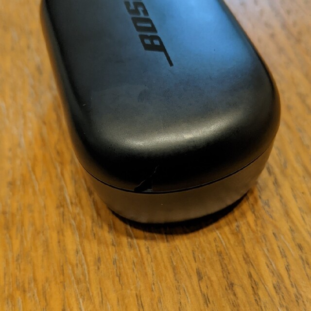 BOSE QUIETCOMFORT EARBUDS 充電ケースです。 スマホ/家電/カメラのオーディオ機器(ヘッドフォン/イヤフォン)の商品写真