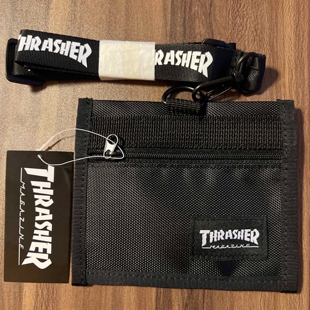 THRASHER(スラッシャー)のスラッシャー　ネックパスケース　ブラック／ホワイト レディースのファッション小物(パスケース/IDカードホルダー)の商品写真