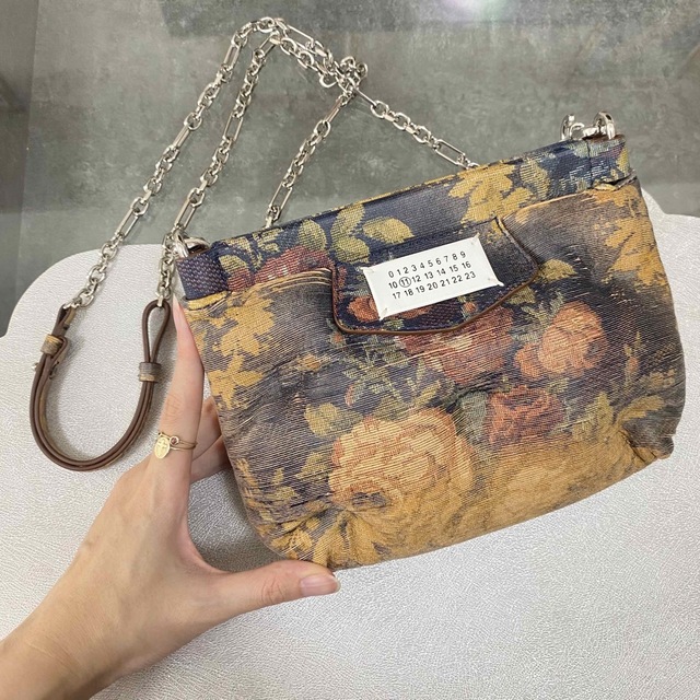 Maison Martin Margiela(マルタンマルジェラ)の【新品】メゾン マルジェラ グラムスラム ショルダーバッグ 花柄プリント レディースのバッグ(ショルダーバッグ)の商品写真