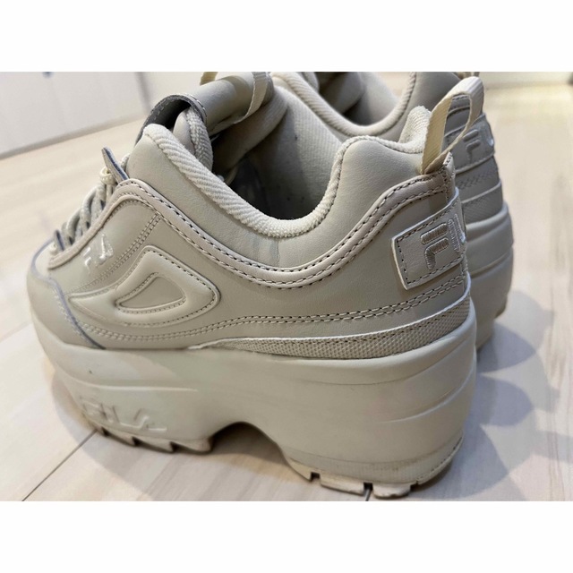 FILA(フィラ)の※期間限定値下げ※ FILA 厚底スニーカー ベージュ(限定カラー) レディースの靴/シューズ(スニーカー)の商品写真