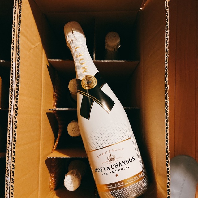 訳あり商品 CHANDON & MOËT - 8本 アイスアンペリアル モエエシャンドン シャンパン+スパークリングワイン 訳あり商品 CHANDON & MOËT - 8本 アイスアンペリアル モエエシャンドン シャンパン+スパークリングワイン