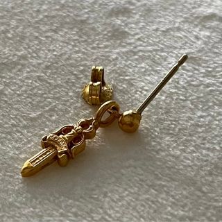 クロムハーツ(Chrome Hearts)のクロムハーツ　スタック　ダガー　ドロップ　22k ピアス　(ピアス(片耳用))