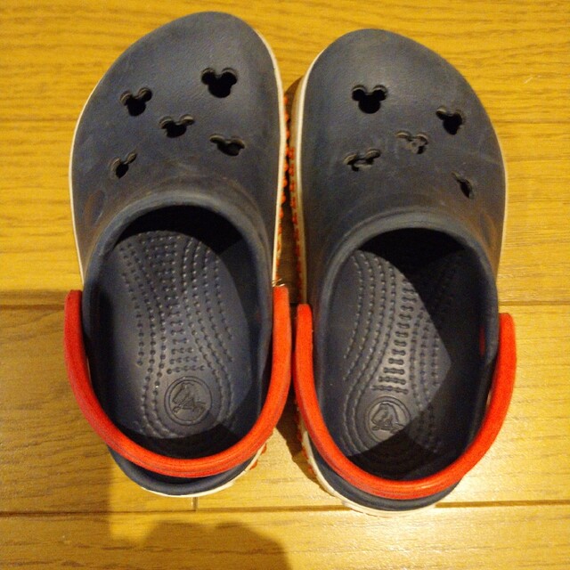 crocs(クロックス)のクロックス　キッズ　ミッキー キッズ/ベビー/マタニティのベビー靴/シューズ(~14cm)(サンダル)の商品写真