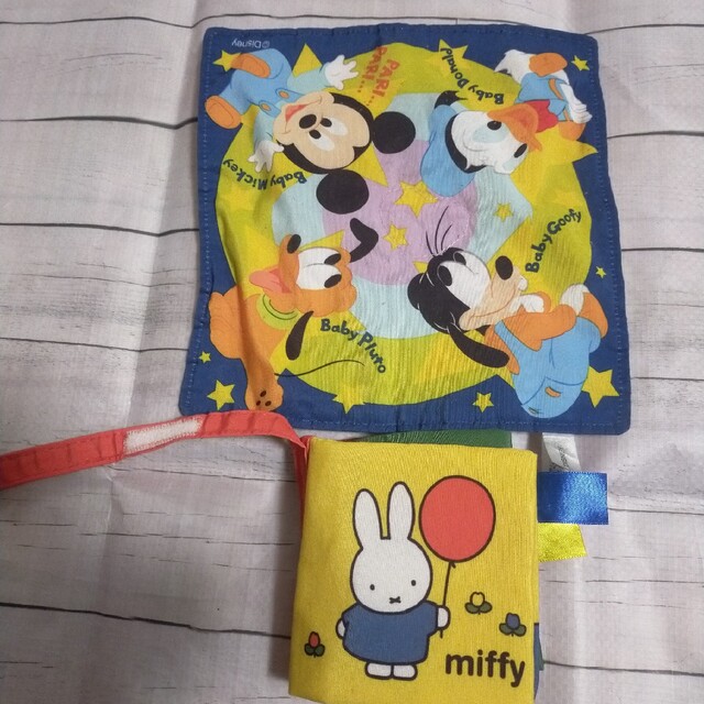 miffy(ミッフィー)のミッフィー　ミッキー　ミニー　ドナルド　デイジー　カシャカシャ絵本 エンタメ/ホビーのおもちゃ/ぬいぐるみ(キャラクターグッズ)の商品写真