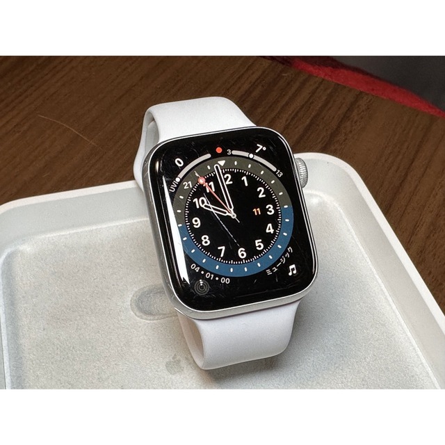 Apple Watch(アップルウォッチ)のApple Watch Series4 GPS アルミ 44mm スマホ/家電/カメラのスマートフォン/携帯電話(その他)の商品写真