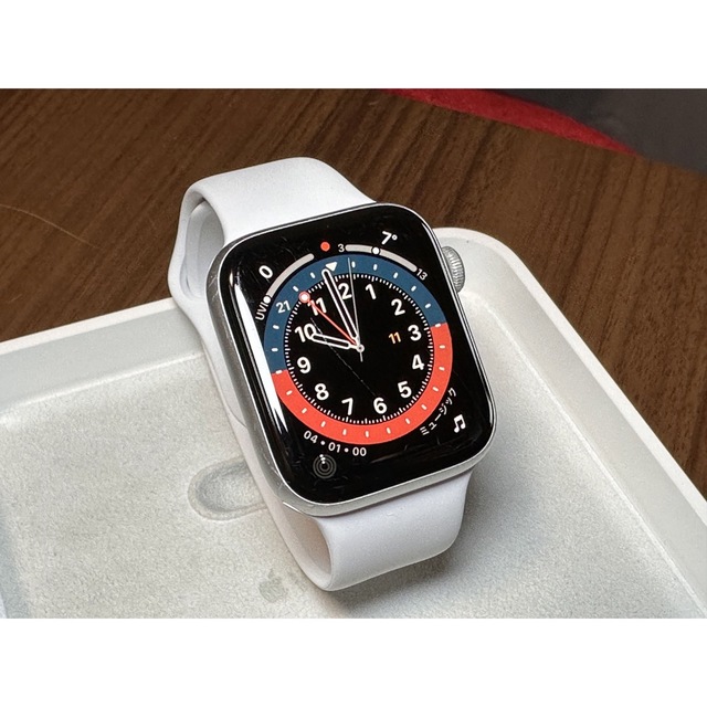 Apple Watch(アップルウォッチ)のApple Watch Series4 GPS アルミ 44mm スマホ/家電/カメラのスマートフォン/携帯電話(その他)の商品写真