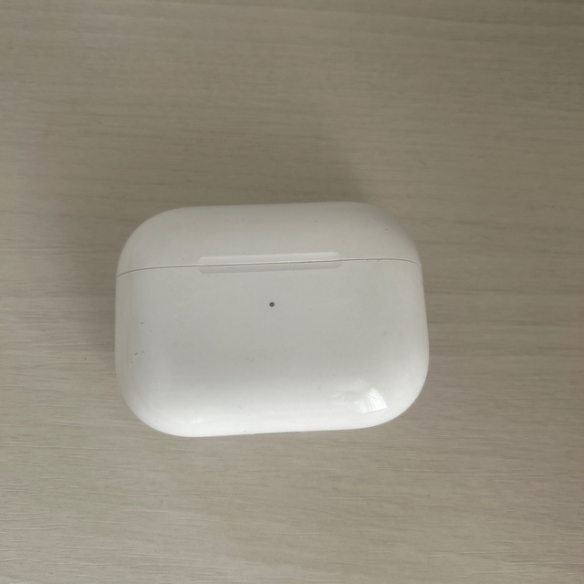 Apple(アップル)のApple AirPods Pro 充電ケースのみ 純正 第一世代 スマホ/家電/カメラのオーディオ機器(ヘッドフォン/イヤフォン)の商品写真