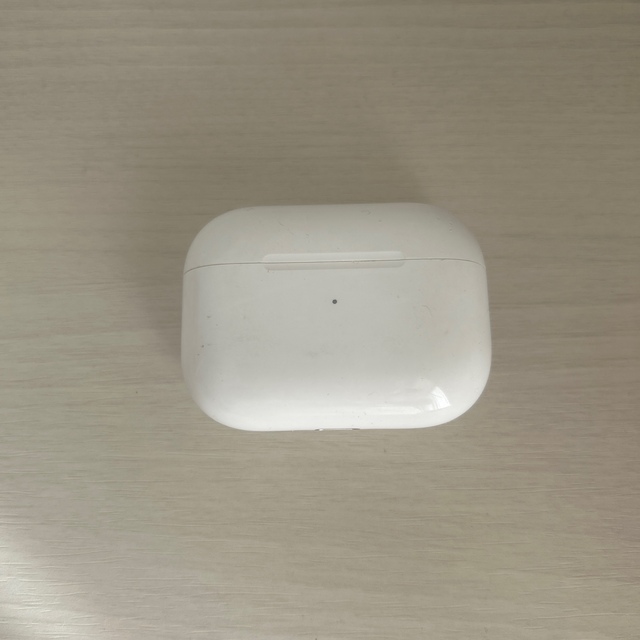 Apple(アップル)のApple AirPods Pro 充電ケースのみ 純正 第一世代 スマホ/家電/カメラのオーディオ機器(ヘッドフォン/イヤフォン)の商品写真