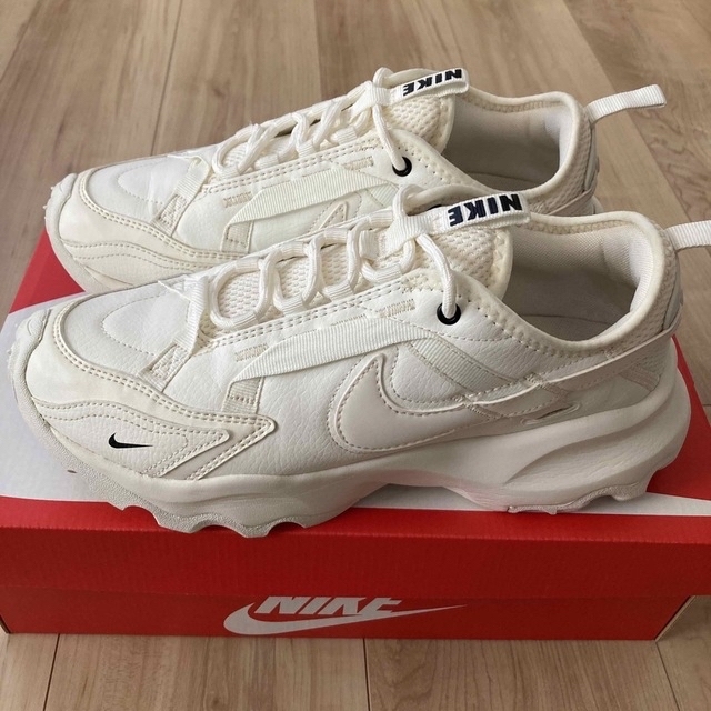 ナイキ NIKE tc7900 ホワイト 25cm