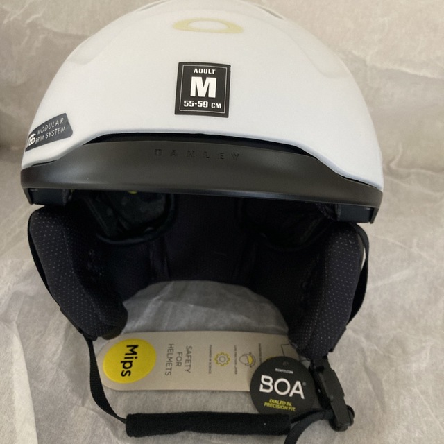 Oakley(オークリー)のオークリーヘルメットmod３　カラーホワイト　MIPSモード  サイズM スポーツ/アウトドアのスキー(その他)の商品写真