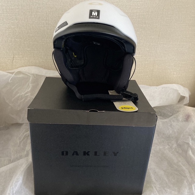 Oakley(オークリー)のオークリーヘルメットmod３　カラーホワイト　MIPSモード  サイズM スポーツ/アウトドアのスキー(その他)の商品写真