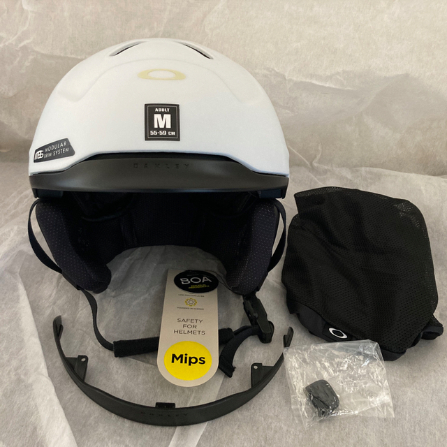 Oakley(オークリー)のオークリーヘルメットmod３　カラーホワイト　MIPSモード  サイズM スポーツ/アウトドアのスキー(その他)の商品写真