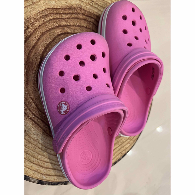 crocs(クロックス)の女児用サンダル（クロックス） キッズ/ベビー/マタニティのキッズ靴/シューズ(15cm~)(スニーカー)の商品写真