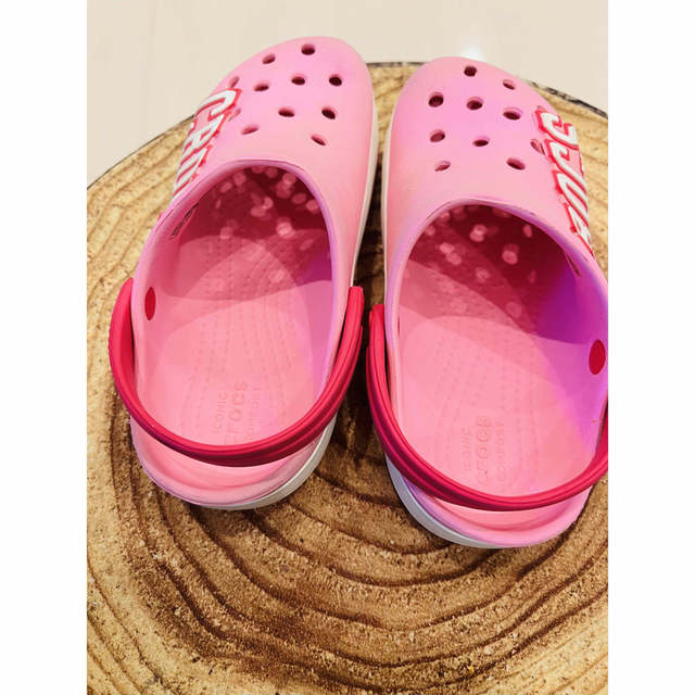 crocs(クロックス)の女児用サンダル（クロックス） キッズ/ベビー/マタニティのキッズ靴/シューズ(15cm~)(スニーカー)の商品写真